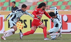دربی تبریز به سود پرسپولیس تمام شد/تراکتور‌ 10 نفره پنالتی را خراب کرد و نبرد