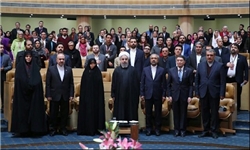 ۳۵۰ راهنمای گردشگری جهان گرد هم آمدند/ رئیس جمهور: امروز دیگر نمی‌توان بین ملت‌ها دیوار کشید/ رئیس سازمان جهانی گردشگری: هنوز مزه غذای ایرانی زیر زبانم هست!