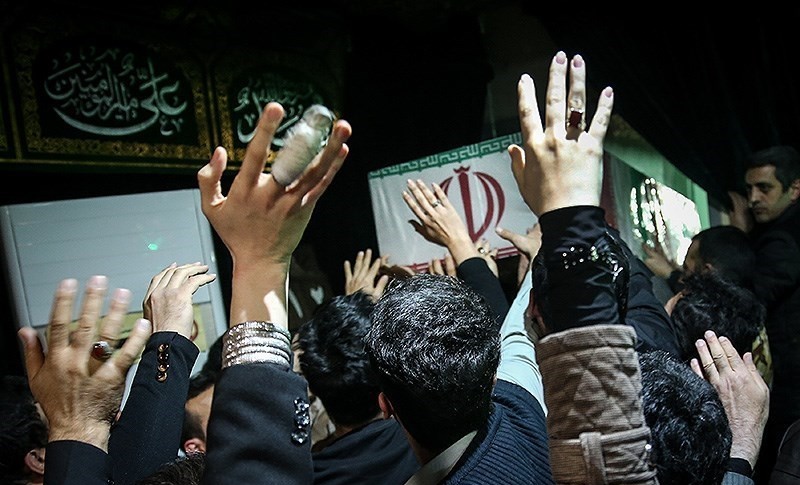  حضور گسترده مردم در مصلی تهران برای وداع با شهدای آتش‌نشان