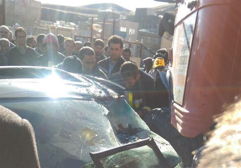 واژگونی میکسر بتن در بزرگراه شهید باقری