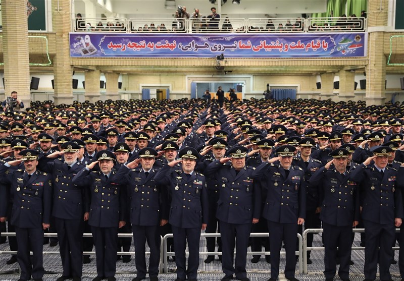 فرماندهان و کارکنان نیروی هوایی ارتش با رهبر معظم انقلاب دیدار کردند