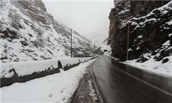 بارش برف در ۹ محور مواصلاتی کشور/ تردد در گردنه کوهرنگ مسجد سلیمان تنها با زنجیر چرخ امکان‌پذیر است