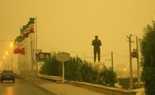 گردوغبار ورطوبت بالای هوا، زندگی در خوزستان را فلج کرد 