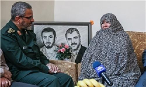 پیکر یک شهید دفاع مقدس بعداز 32 سال شناسایی شد/ اعلام خبر به مادر شهید توسط رئیس سازمان بسیج