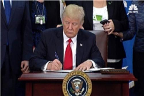 ترامپ چهارشنبه فرمان اجرایی جدید مهاجرتی را امضا می‌کند/ تداوم ممنوعیت ورود ایرانیان به آمریکا