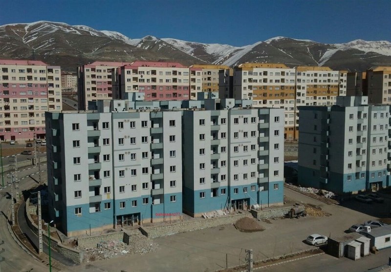 اسکان متقاضی بی خانمان مسکن مهر در کانکس کارگران + عکس