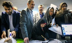 ثبت‌نام داماد احمدی‌نژاد و پدر پسر جنجالی/ گلایه‌های پارکینگی از محل ثبت‌نام! / نامزدی که می‌خواهد هم مستقل باشد هم غیرمستقل