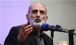دولت در کلاس اقتصاد مقاومتی رفوزه شده است/ کنار بکشند هم به نفع ملت است هم به نفع خودشان