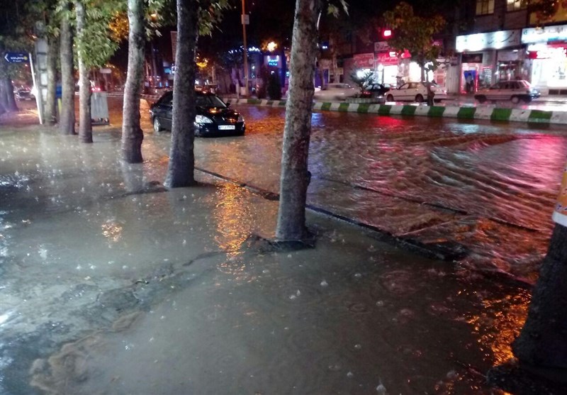 بارندگی و تگرگ شدید سبب آبگرفتگی معابر در کرمانشاه شد