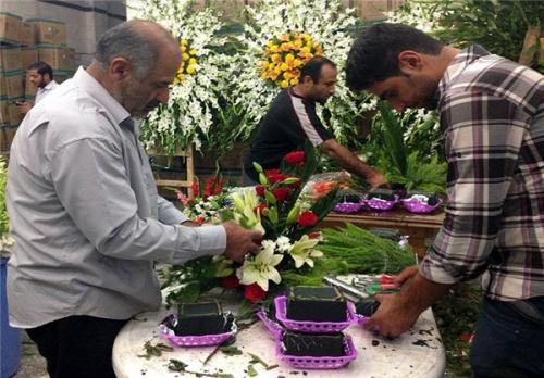 اهدای 24 هزار شاخه گل نفیس به حرم مطهر علوی و حسینی توسط شیرازی‌ها+تصاویر