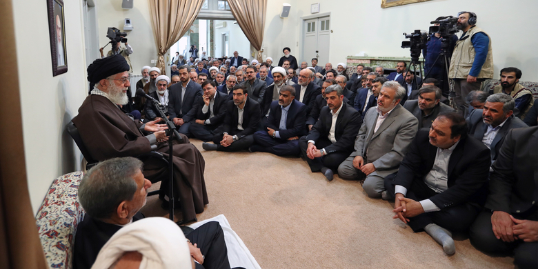 وارداتی باید متوقف شود که کارخانه‌های داخلی را تعطیل می‌کند/اگر کارخانه و تولید داخلی راه نیفتد اشتغال ایجاد نمی‌شود