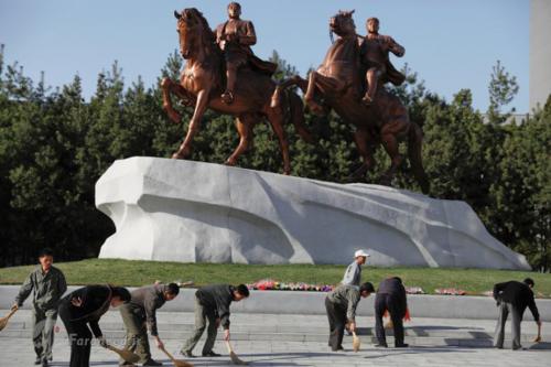 (تصاویر) کره شمالی آماده "اتفاق بزرگ" 