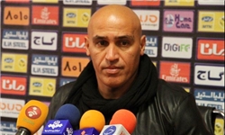 منصوریان: فوتبال دفاعی هم یک تاکتیک است/ بازیکن روی بورس نمی‌گیریم/ شاید بتوانیم سر AFC کلاه بگذاریم اما سر خودمان نمی‌توانیم