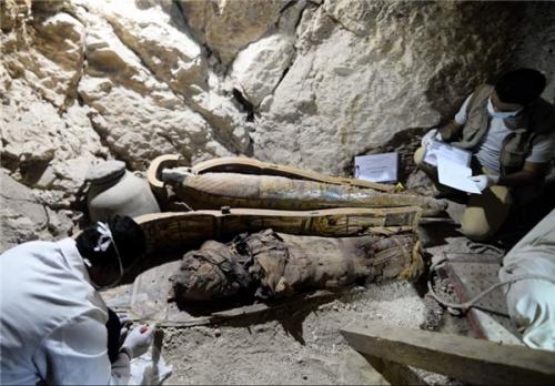 کشف ۶ مومیایی در قبرستان ۳۵۰۰ ساله مصر+تصاویر