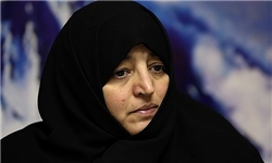 واردات پوشاک خارجی توسط دولتیها رونق بخشی به تعطیلی کارخانههاست