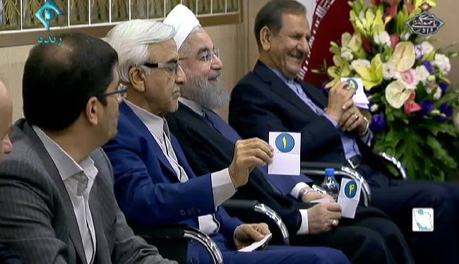پرده برداری رئیسی از فساد اشراف سیاسی زیر عمامه و کت های مسئولین/ آمادگی سید ابراهیم رئیسی برای مناظره با حسن روحانی