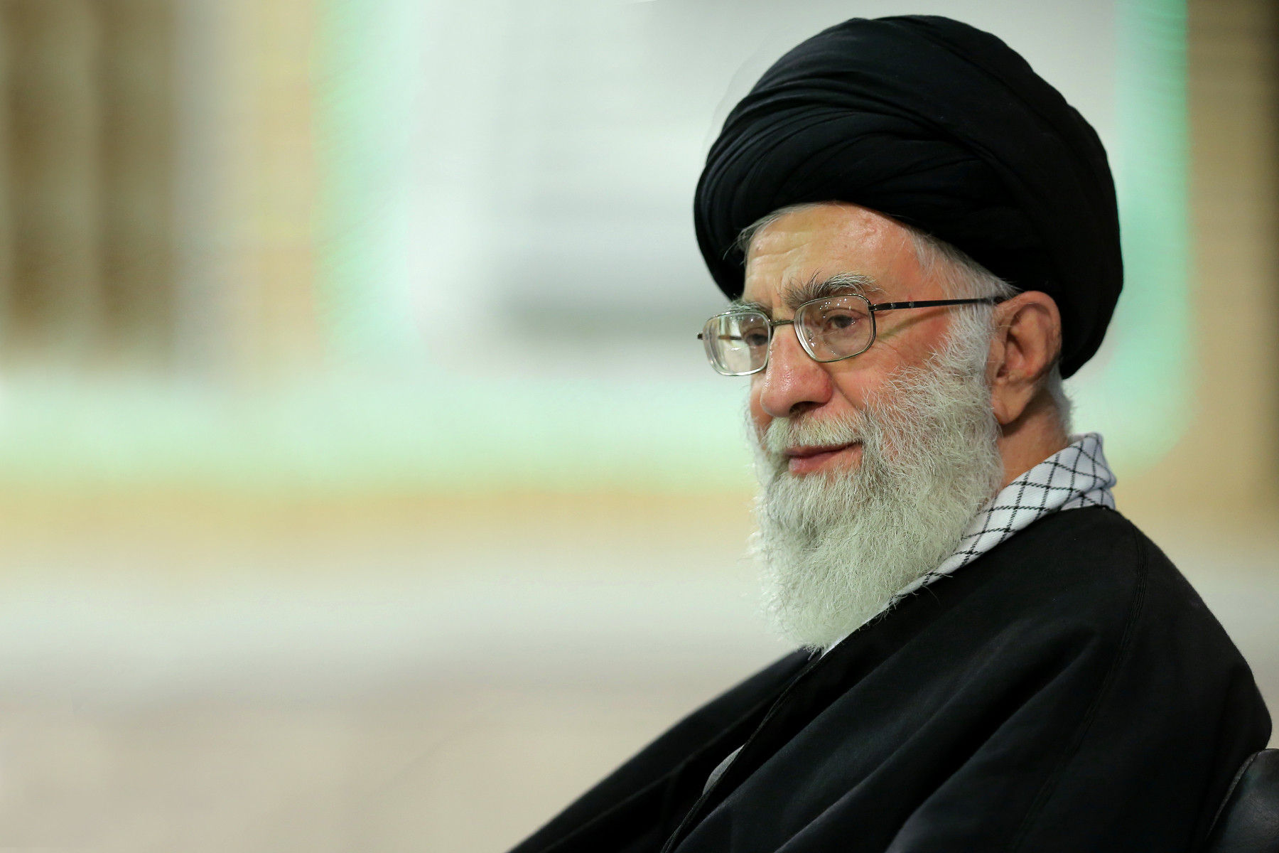 عیادت رهبر انقلاب از آیت‌الله هاشمی شاهرودی