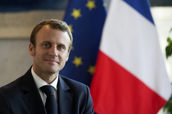  ماکرون: دموکراسی را به فرانسه بازمی‌گردانم 