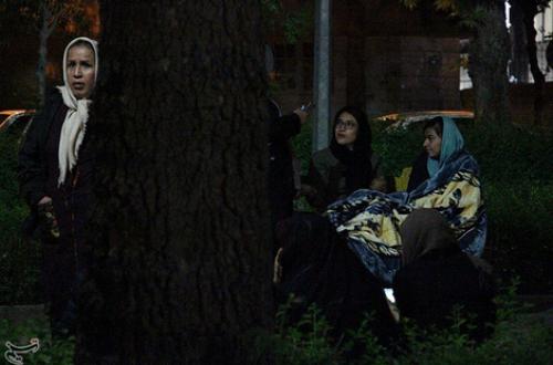 (تصاویر) مردم بجنورد شب را بیرون خانه گذراندند