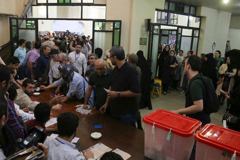 (تصاویر) حضور بی سابقه مردم در صف رای‌گیری
