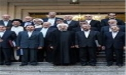تخلف سازمان‌یافته دولتی‌ها در تبلیغات انتخابات/ از حضور ظریف در میتینگ‌های تبلیغاتی تا توهین وزیر ارشاد به رقبا