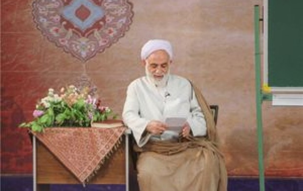 حذف موضوعات مذهبی از کتاب‌های درسی زمینه‌ساز نفوذ دشمن است