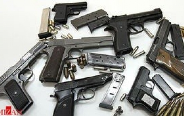 کشف ۸۰ قبضه سلاح از یک منزل مسکونی
