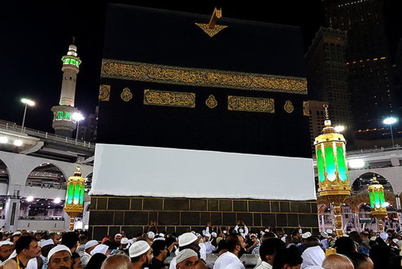 طواف رنگین کعبه را ببینید +تصاویر
