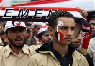  هزاران یمنی دومین سالگرد انقلاب این کشور را جشن گرفتند 