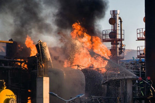  ۶ کشته و ۲ مصدوم در آتش‌سوزی پالایشگاه نفت تهران 
