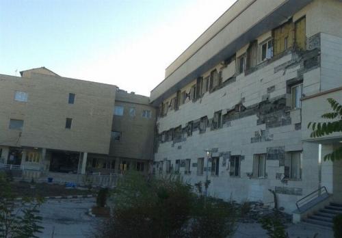 تخریب بیمارستان تازه‌ساز اسلام‌آباد غرب در زلزله / از افتتاح انتخاباتی تا کوتاهی پیمانکار؛ مقصر کیست؟