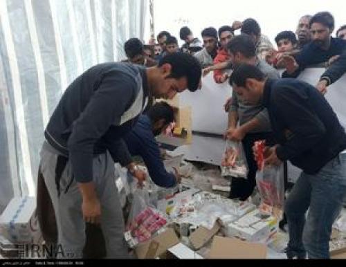 سیل کمک‌های مردمی در راه مناطق زلزله‌زده‌ کرمانشاه