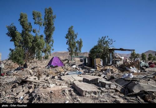 نجات دو بچه از زیر آوار زلزله کرمانشاه که زنده مانده‌اند + فیلم