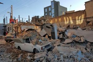 همدردی قهرمانان کشتی جهان با زلزله‌زدگان ایران +عکس