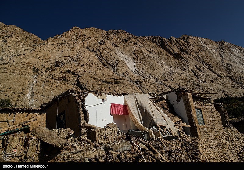 حضور فرمانده سپاه کردستان در مناطق زلزله‌زده کرمانشاه