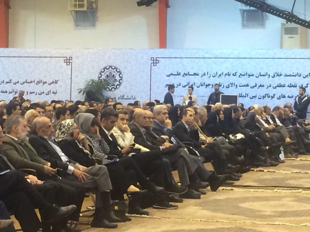 مراسم بزرگداشت مریم میرزاخانی با حضور گزارشگر معروف فوتبال/عکس