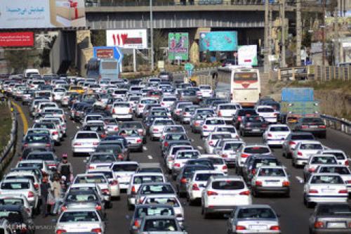 ترافیک در بزرگراه های تهران سنگین است