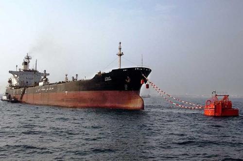 احتمال زنده بودن ۳۲ سرنشین نفتکش ایرانی/ خطر نشت در کمین است