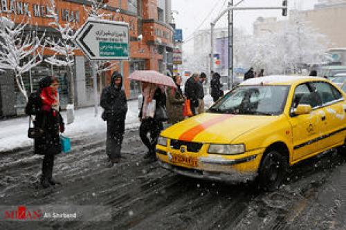 سرگردانی مسافران در روز یخ زده تهران
