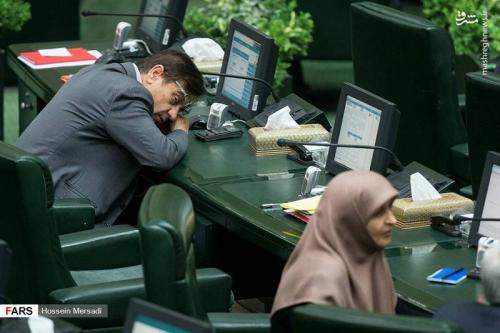 عکس/ خواب آلودگی بهاری در مجلس
