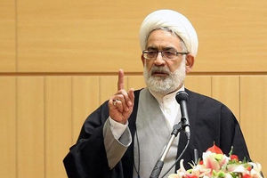 نپذیرفتن استعفای شهردار تهران سیاسی است/ کارها زمین بماند چه کسی مسئول است؟