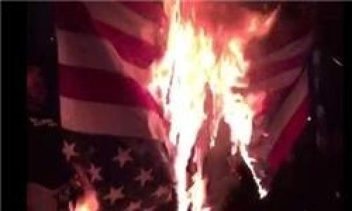 به آتش کشیده شدن «برجام» و «پرچم آمریکا» در مجلس