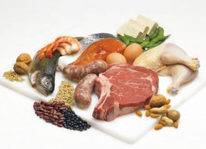 چقدر پروتئین در روز مصرف کنیم؟