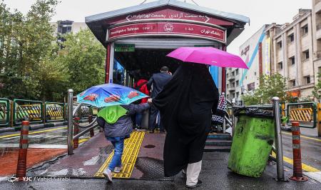 شهرداری تهران برای جابجایی شهروندان در روزهای بارانی آمادگی دارد