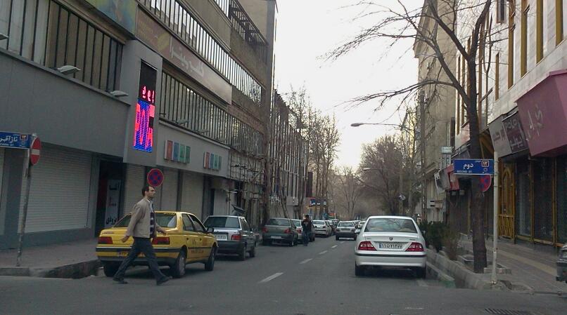 اهمیت تابلو راهنمایی رانندگی برای رانندگان+عکس