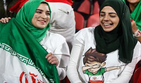 دیدار تیم‌های فوتبال ایران و عمان +عکس‌ها