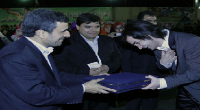 تجلیل احمدی نژاد از محسن یگانه+ عکس