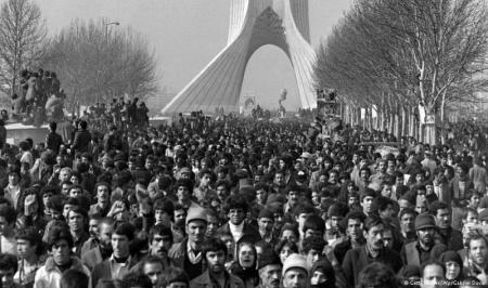 توییت نما//نظرات جنجالی غربی‌ها در مورد انقلاب ایران+فیلم