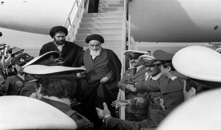 دیدار رهبر کبیر انقلاب اسلامی با مردم پس از بازگشت به وطن+تصاویر