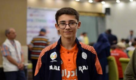 هدیه سردار سلیمانی به شطرنج باز نوجوان+تصاویر